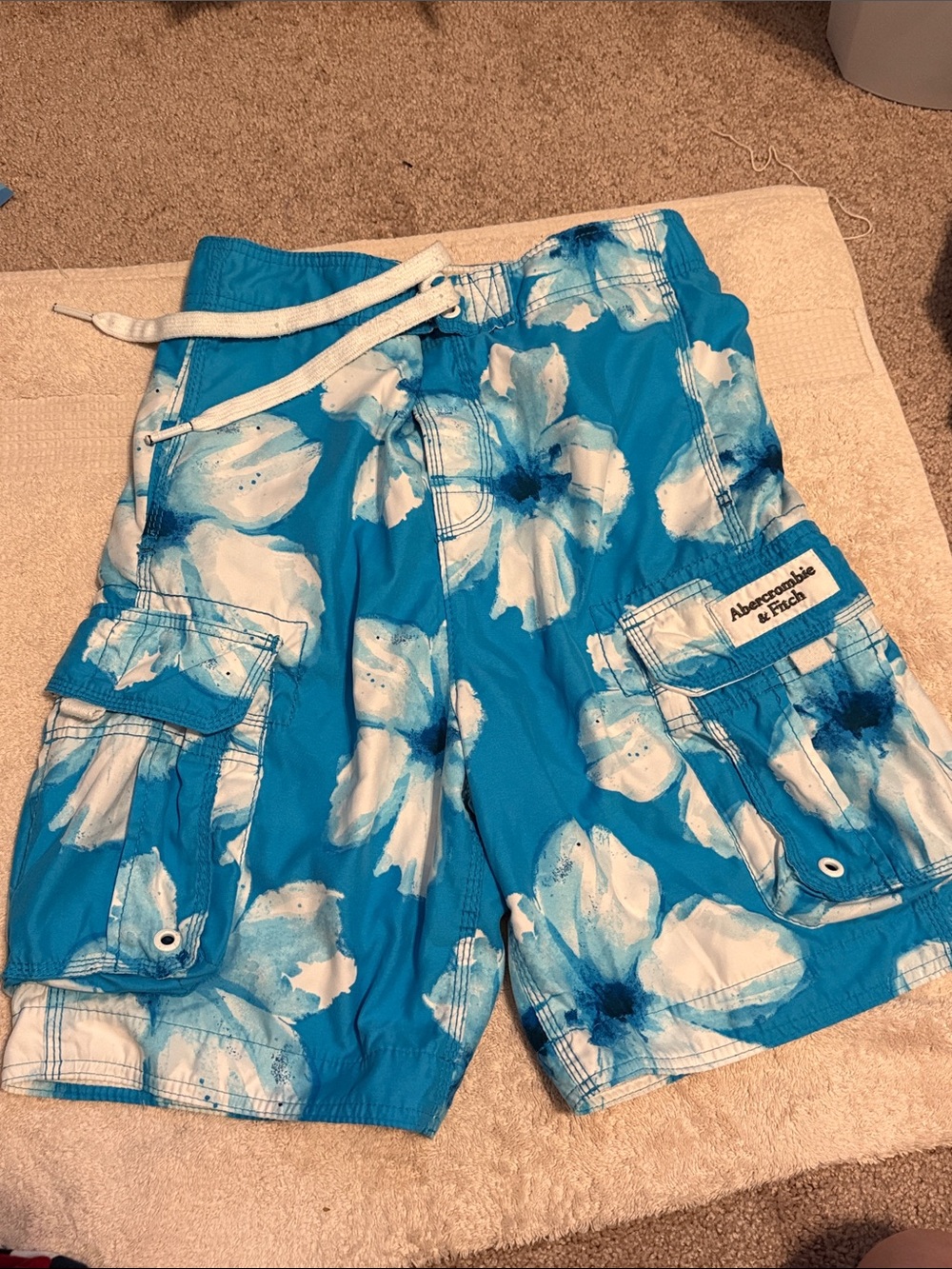Abercrombie & Fitch Turquoise and White Floral Cargo Shorts - Picture 1 of 4